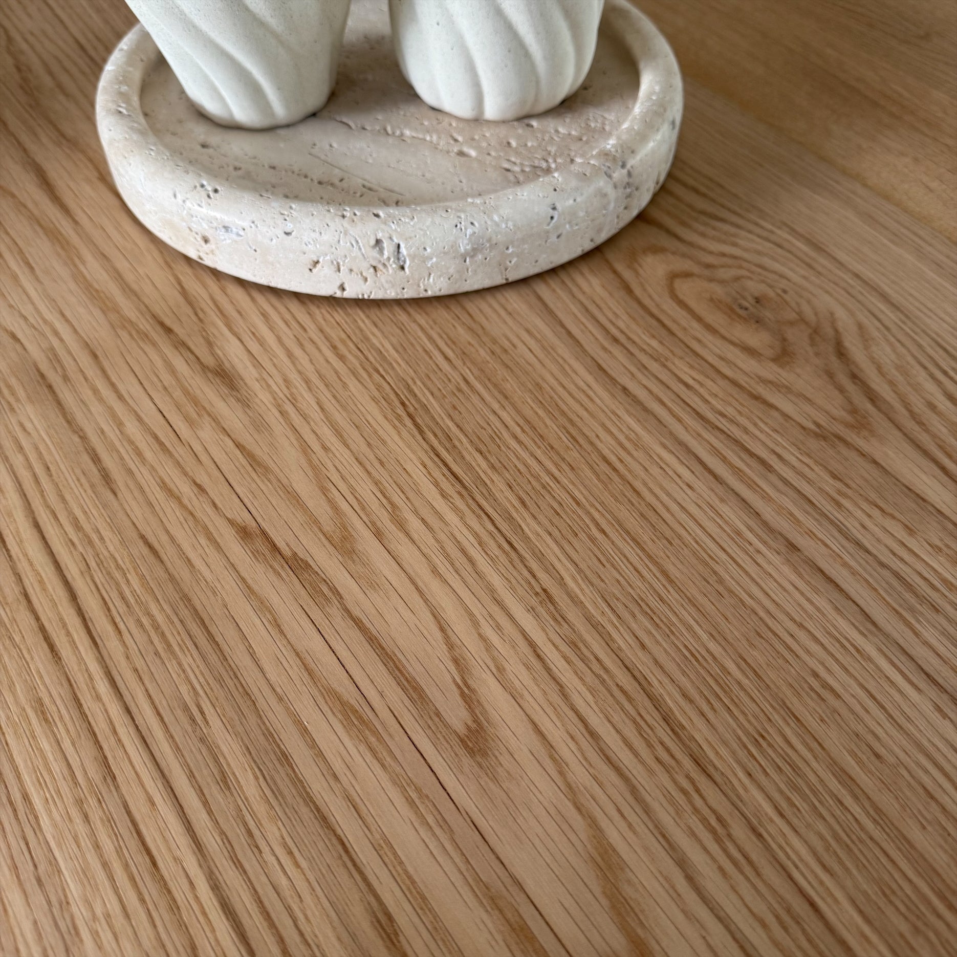 Rundt plankebord m. metal sokkelfod + (0-2 tillægsplader)