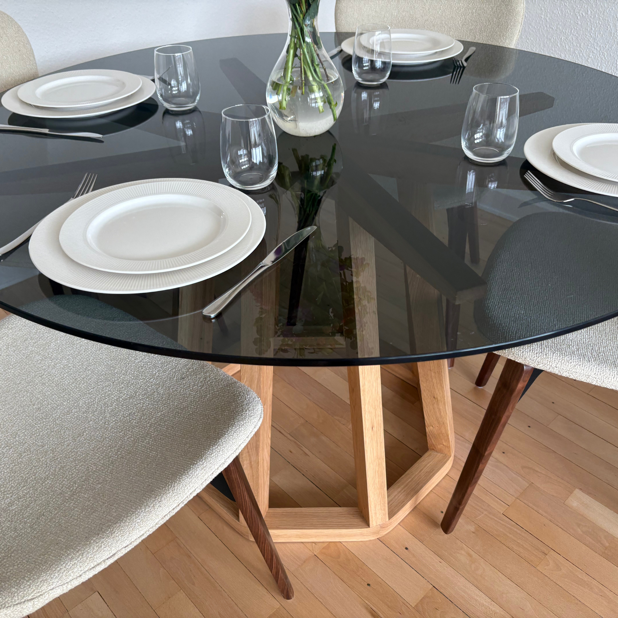 Oktagonbord i massivt Eg & Glas