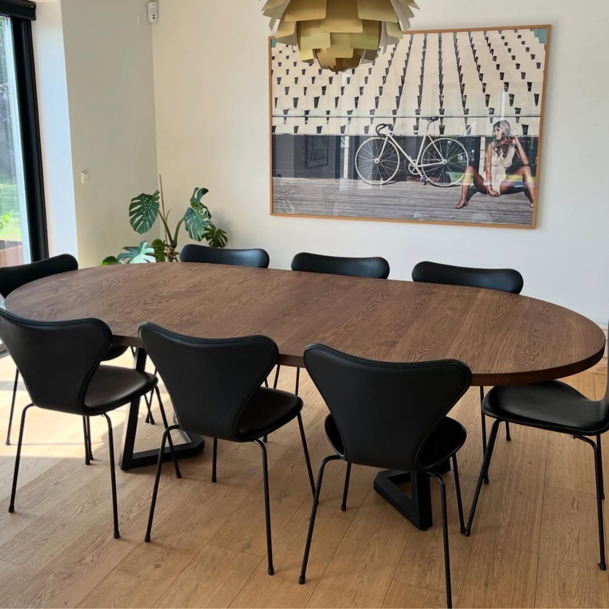 Rundt plankebord m. metal sokkelfod + (0-2 tillægsplader)