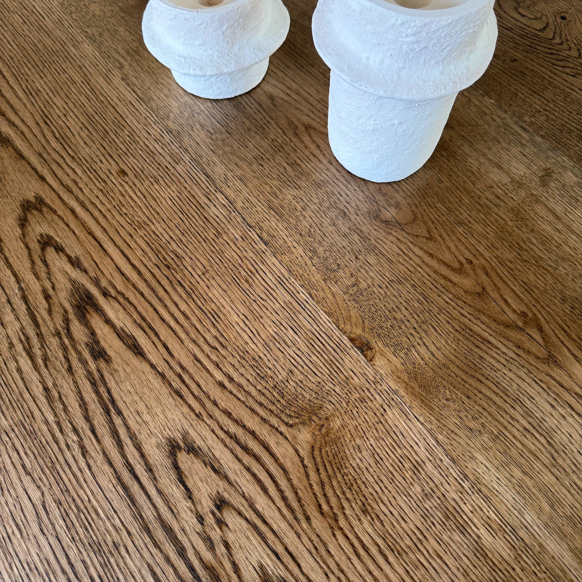 Rundt plankebord m. metal sokkelfod + (0-2 tillægsplader)