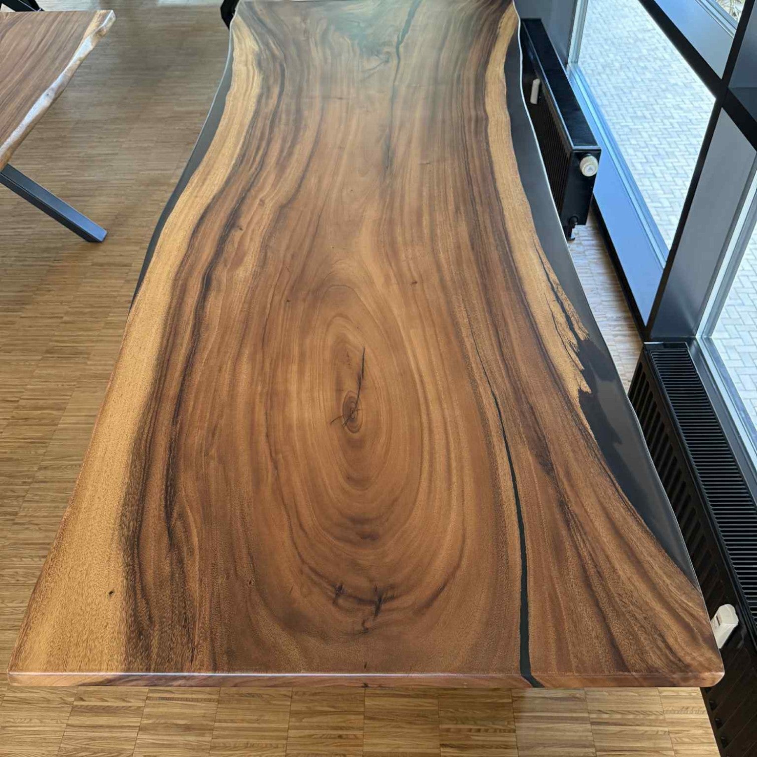 Plankebord: Valnød 90/105 x 213 cm